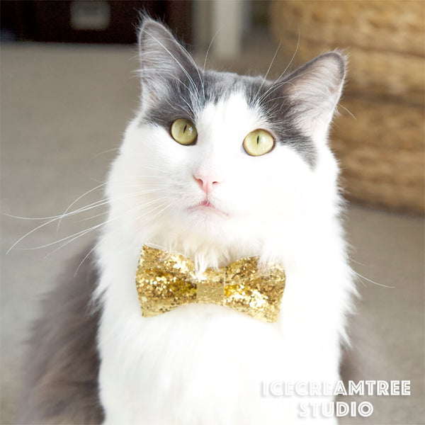 Red Snowman Bow Tie - Pet Bow Tie